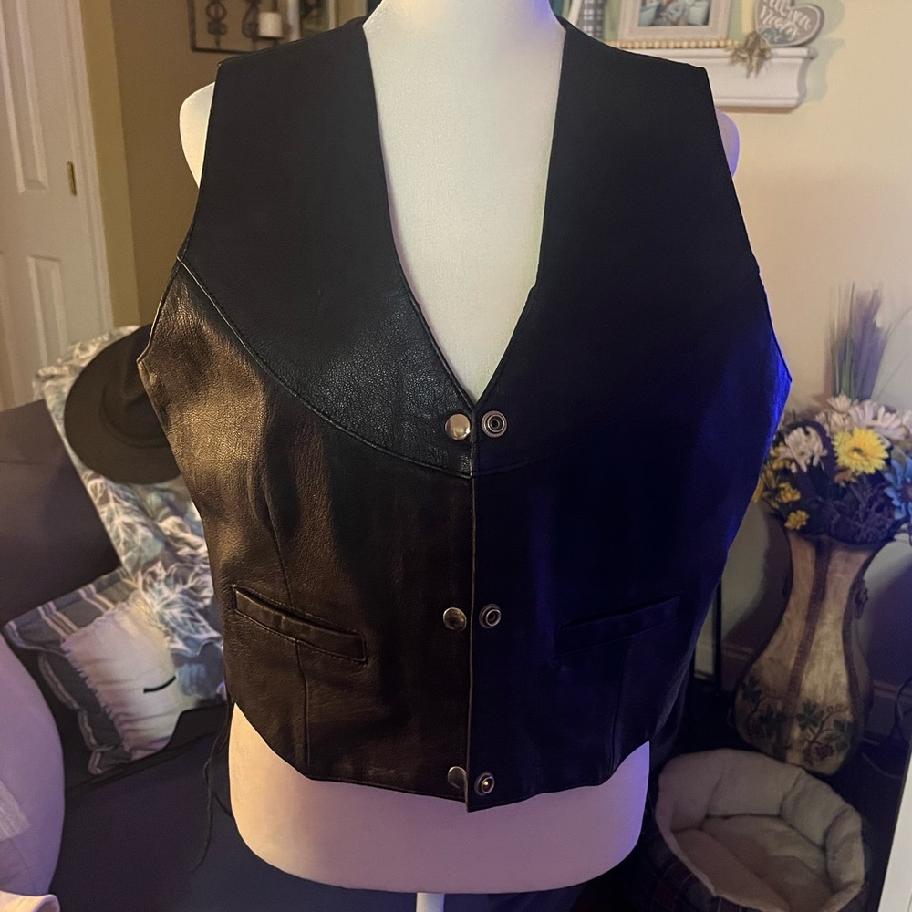 Beautiful women’s leather vest - size large. New condition